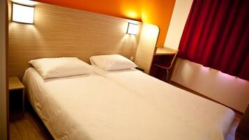 Standard Room, 1 Double Bed | Desk, blackout curtains, soundproofing, free cots/infant beds