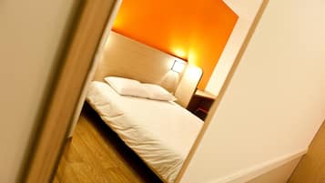 Habitación estándar, 1 cama doble | Escritorio, cortinas opacas, sistema de insonorización y cunas gratuitas