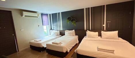 Quadruple Room, 1 Bedroom | Desk, free WiFi, bed sheets