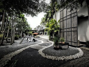 Property grounds - Paragon Inn (Bang Phli)