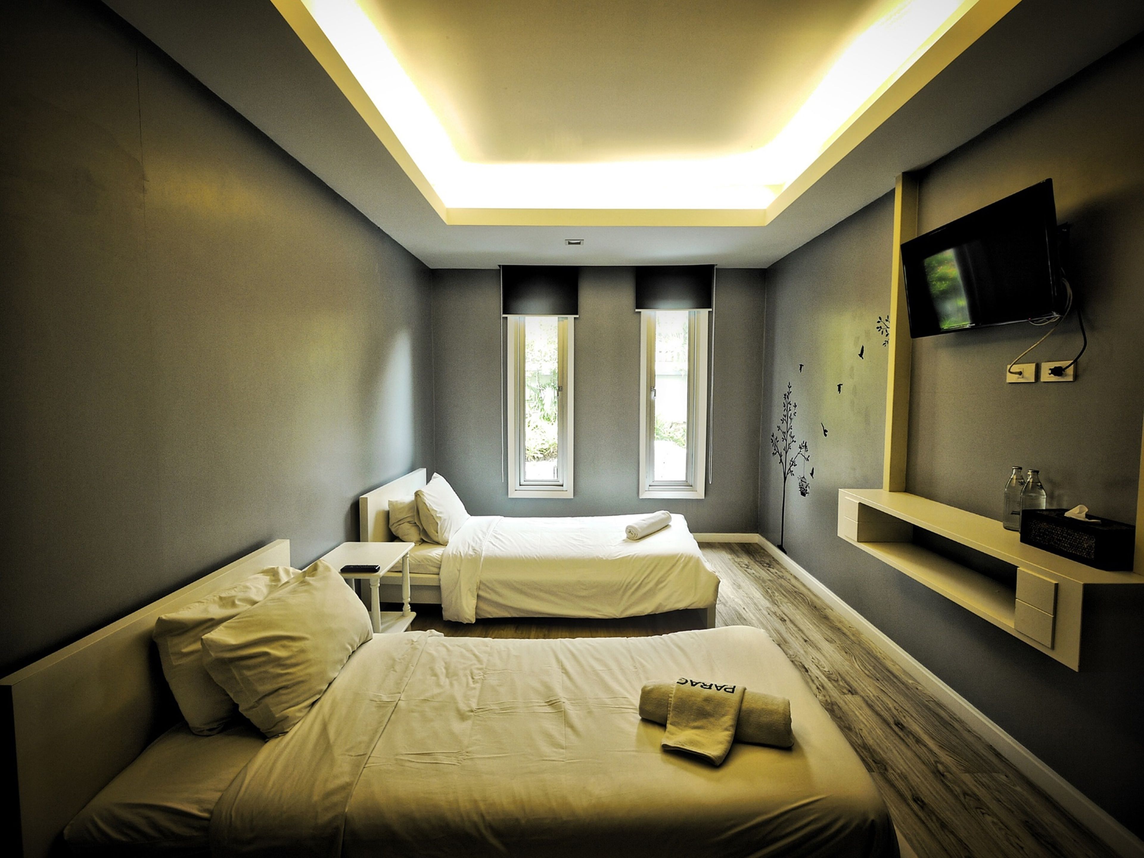 デスク、WiFi (無料)、ベッドシーツ