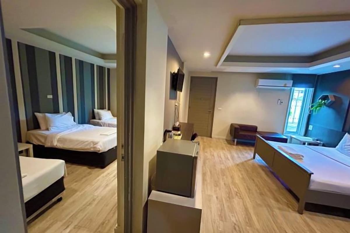 Desk, WiFi (free), bed sheets