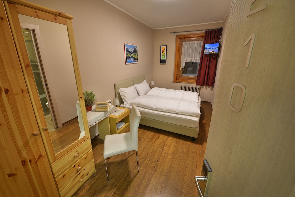 Chambre Ăconomique Double ou avec lits jumeaux | Coffres-forts dans les chambres, bureau, Wi-Fi gratuit, draps fournis