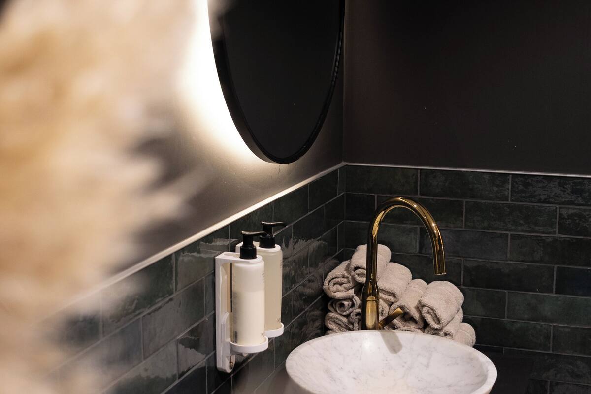 shower, hair dryer, heated floors, towels