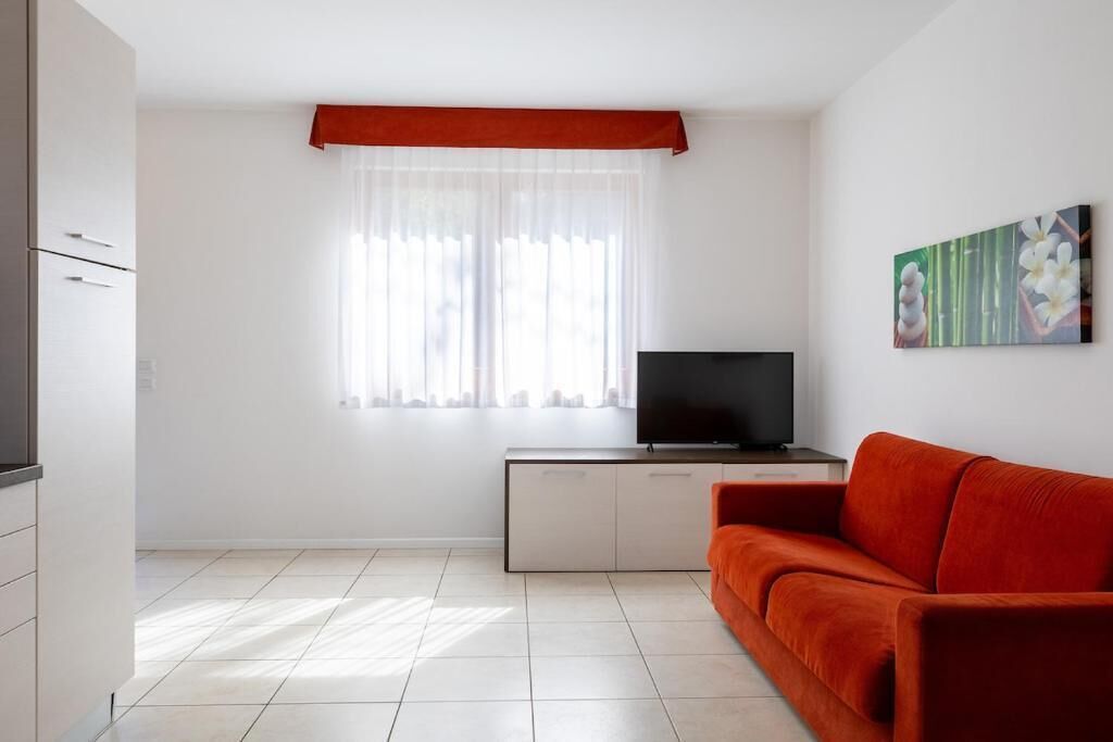 standard apartment | living area | 32-inch lcd tv with satellite channels, tv