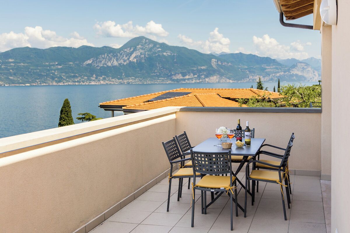 superior condo | terrace/patio