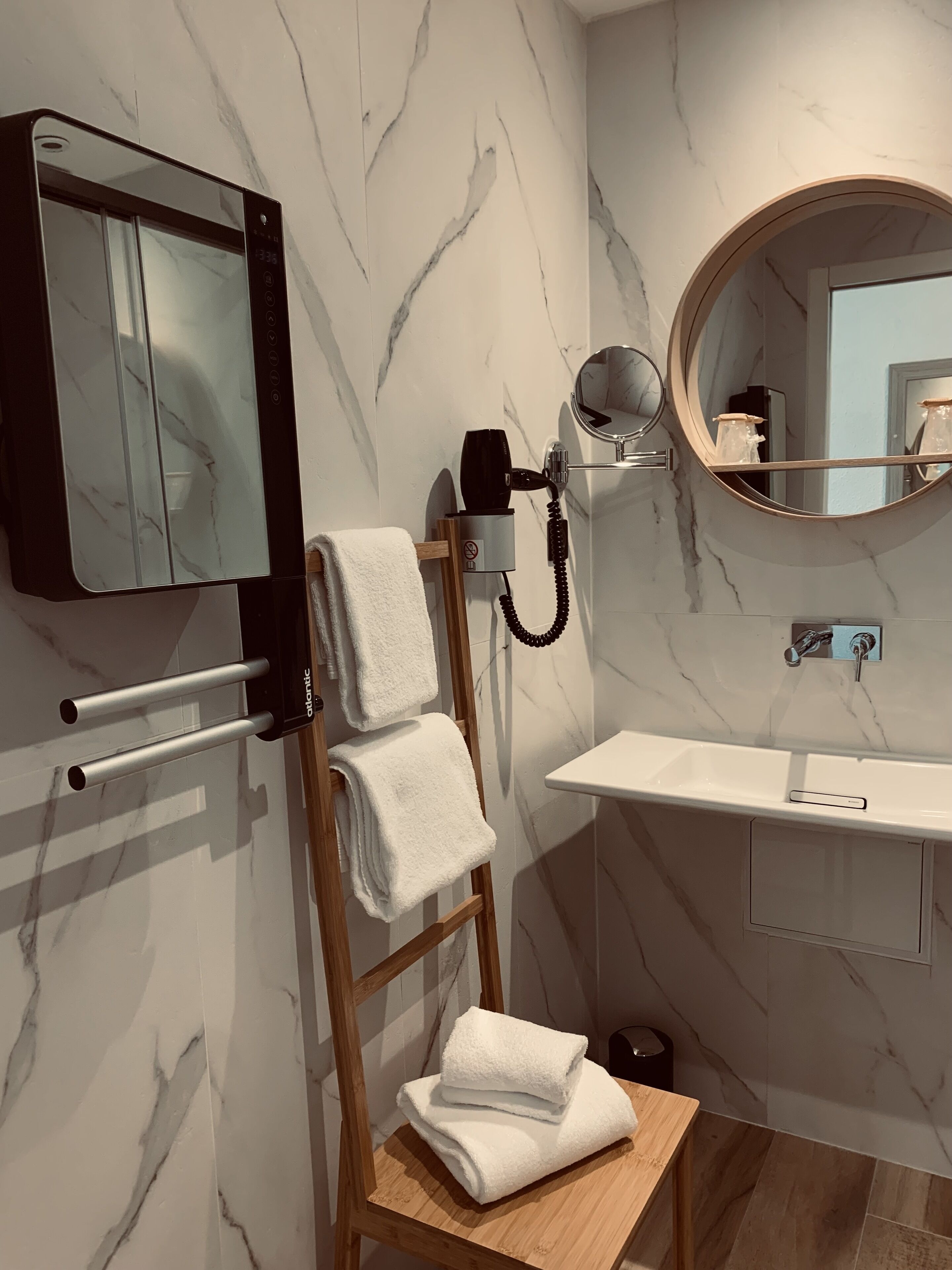 double room | bathroom | free toiletries, hair dryer, towels, soap