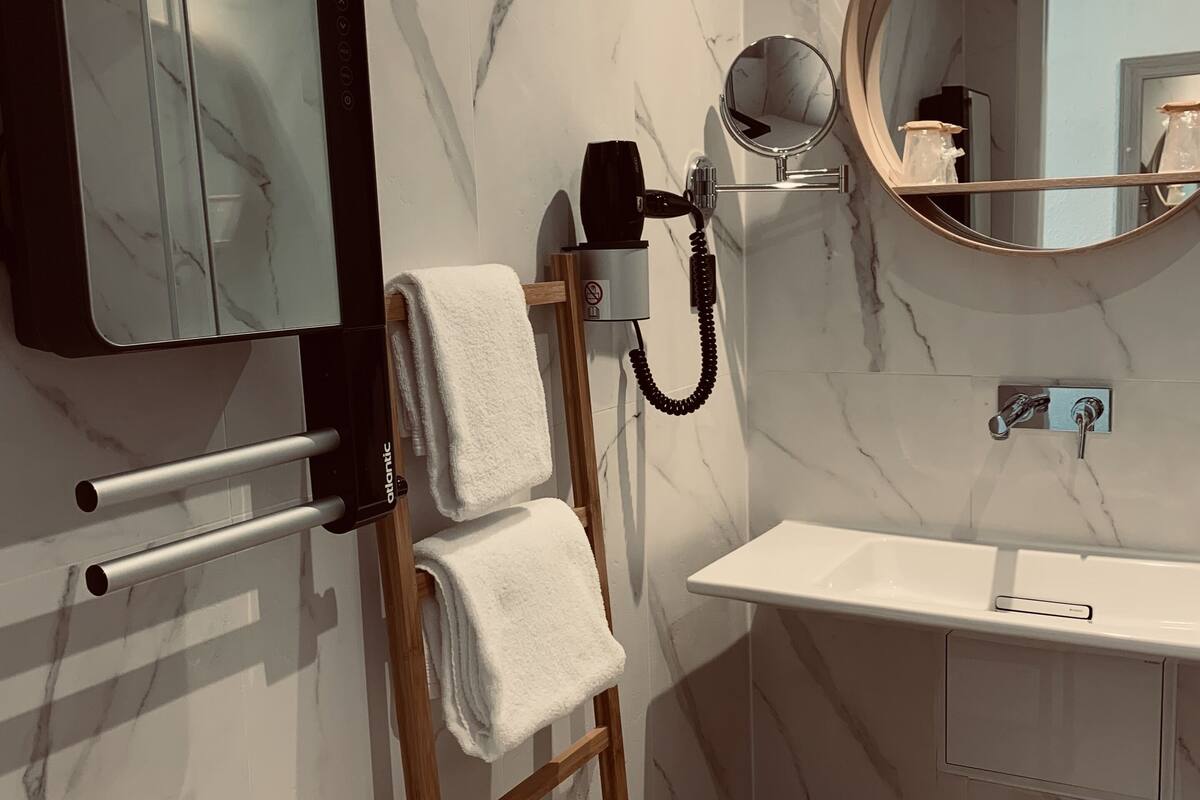 double room | bathroom | free toiletries, hair dryer, towels, soap