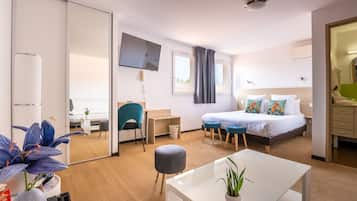 Double Room (Privilège) | Premium bedding, minibar, desk, soundproofing