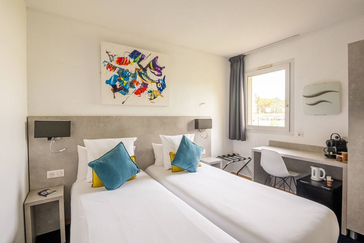 twin room | premium bedding, minibar, desk, soundproofing