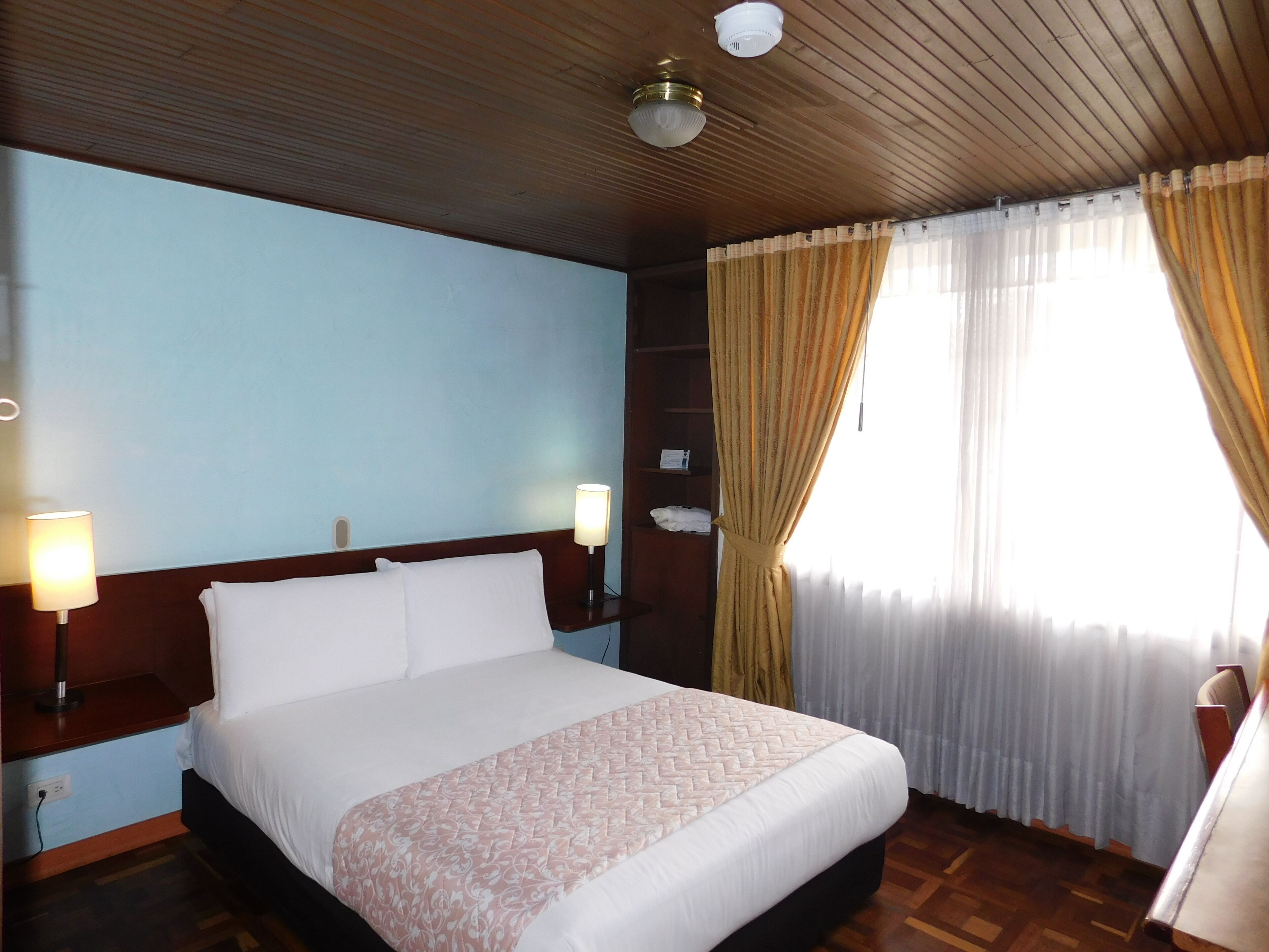 Habitación King 2 personas | 客房內保險箱、免費無線上網、床單