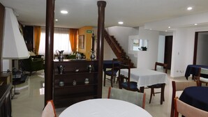 Living area - Hotel Casa Navi (Bogotá)