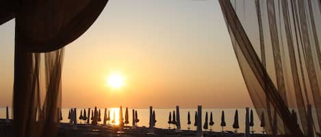 Private beach, free beach shuttle, sun loungers, beach umbrellas