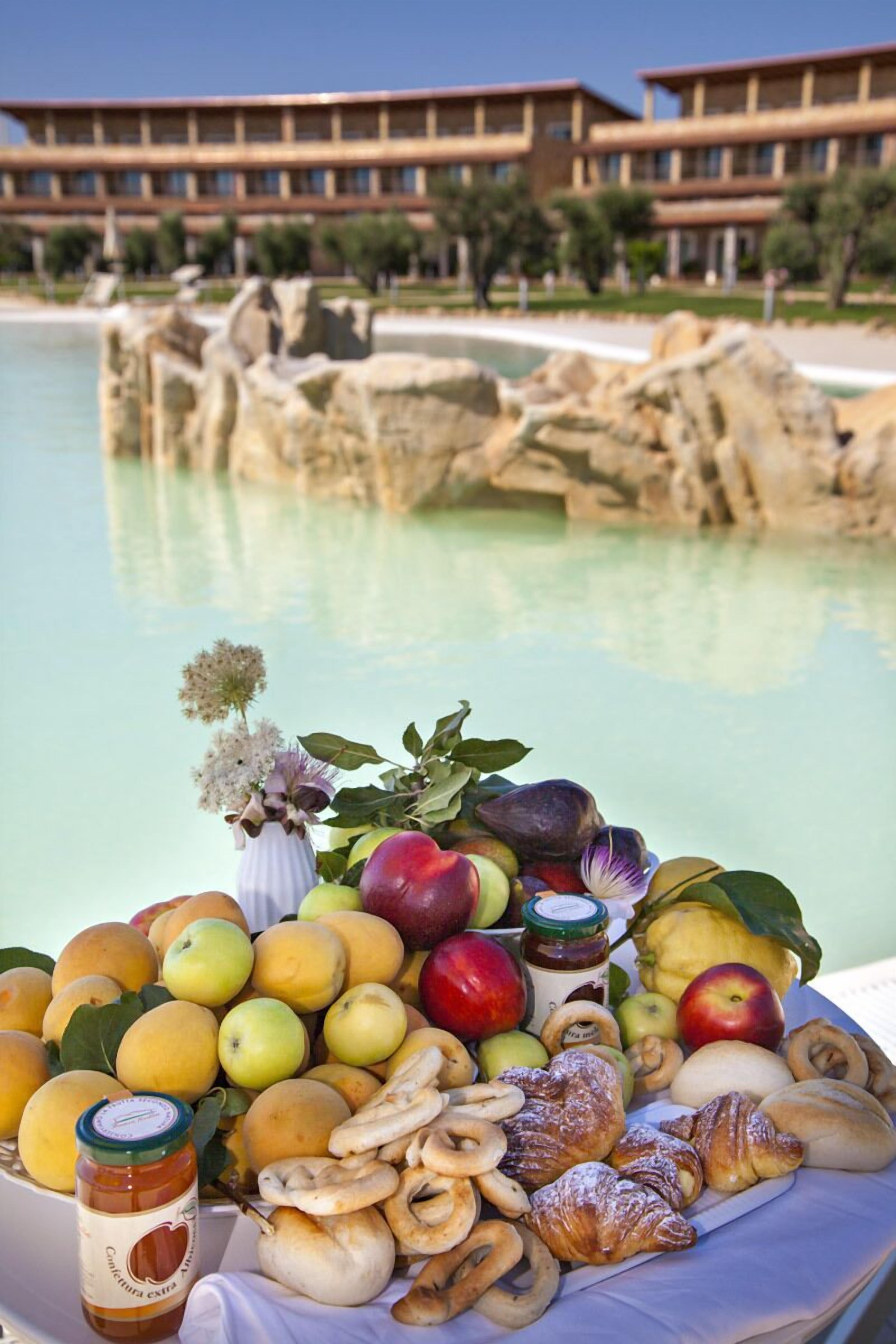 Café da manhã com buffet grátis todos os dias