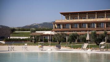 Tina de hidromasaje al aire libre