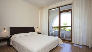 Strykejern/-brett og barnesenger (inkludert)