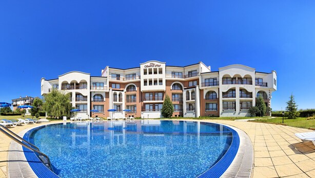 Front of property - Sunrise Club Apart Hotel (Ravda)