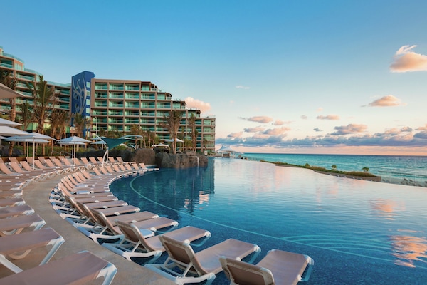 Outdoor pool, pool umbrellas, sun loungers