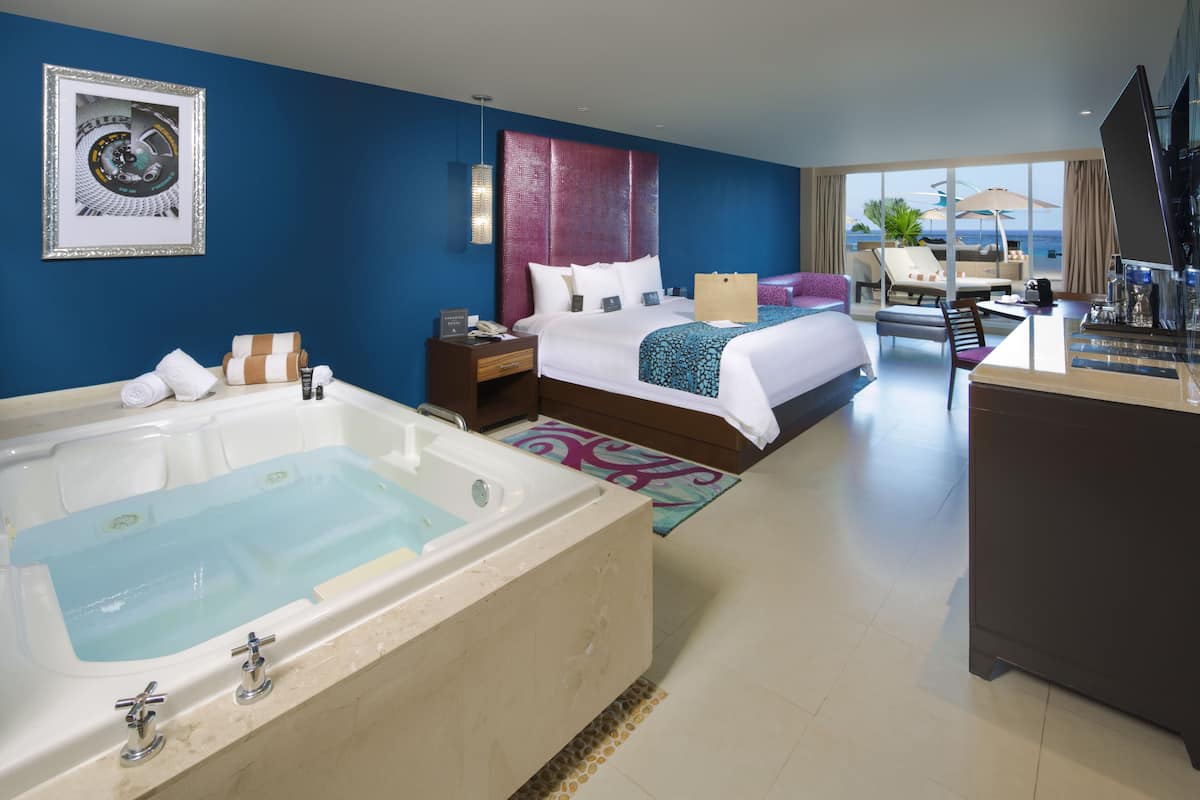 1 bedroom, premium bedding, down comforters, free minibar
