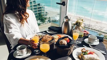 Free daily buffet breakfast