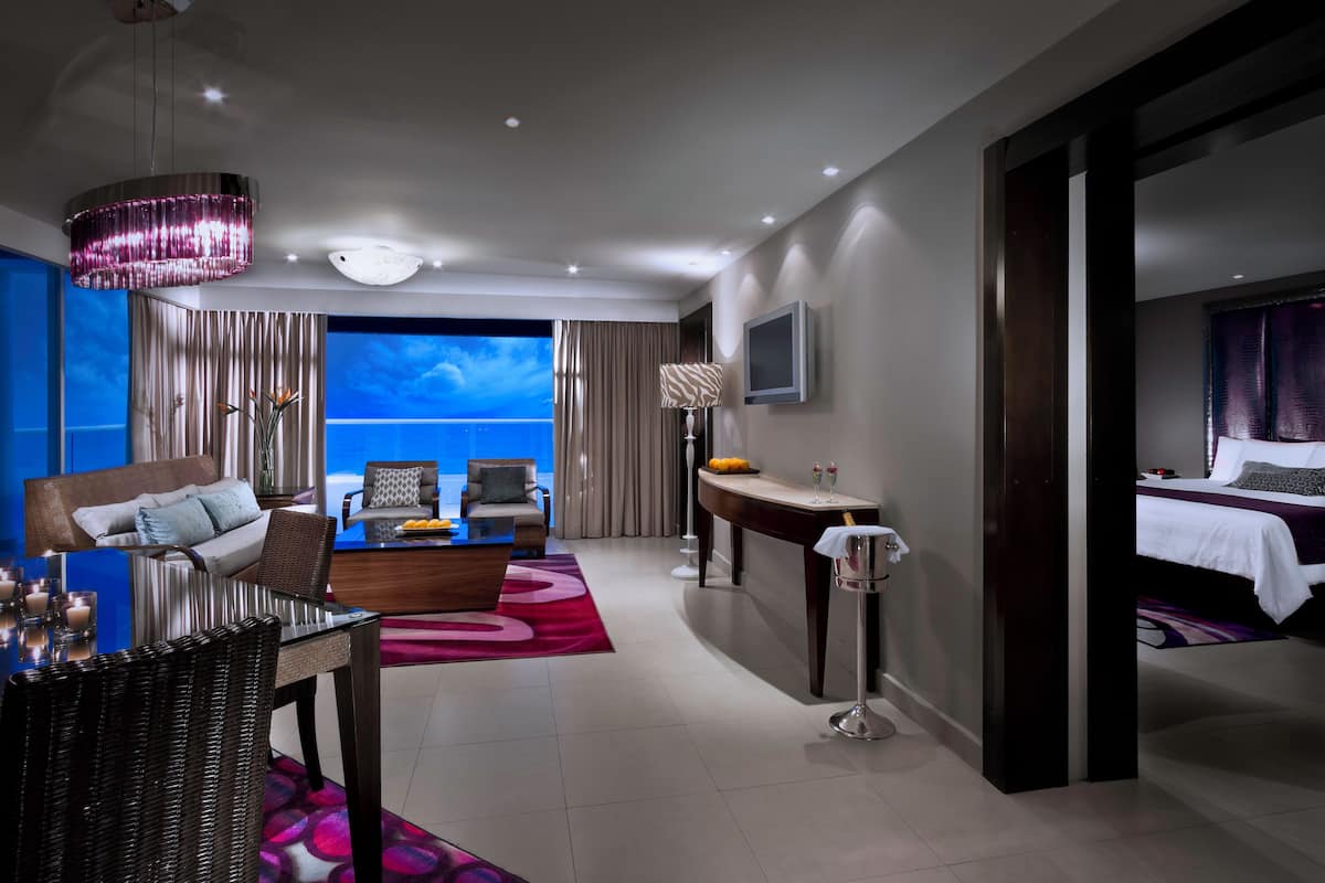 1 bedroom, premium bedding, down comforters, free minibar