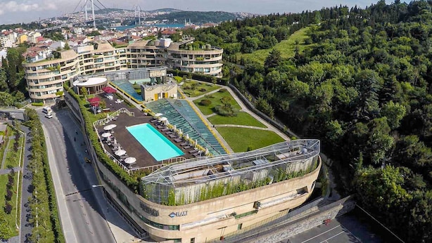 A large hotel with multiple buildings, a swimming pool, and a tennis court. - Ortaköy Aparts (Istanbul)