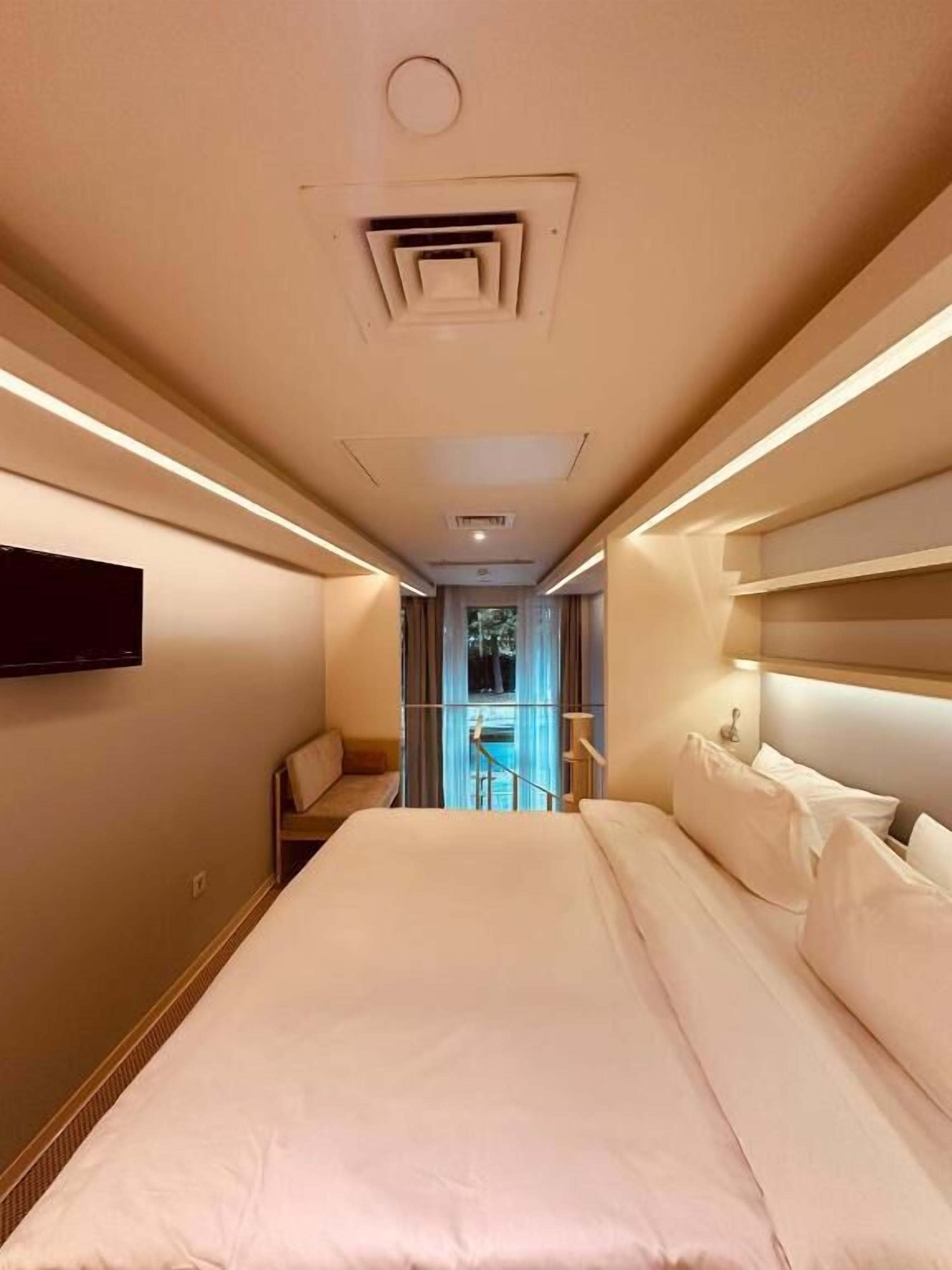 Hochwertige Bettwaren, Zimmersafe, Schreibtisch, schallisolierte Zimmer
