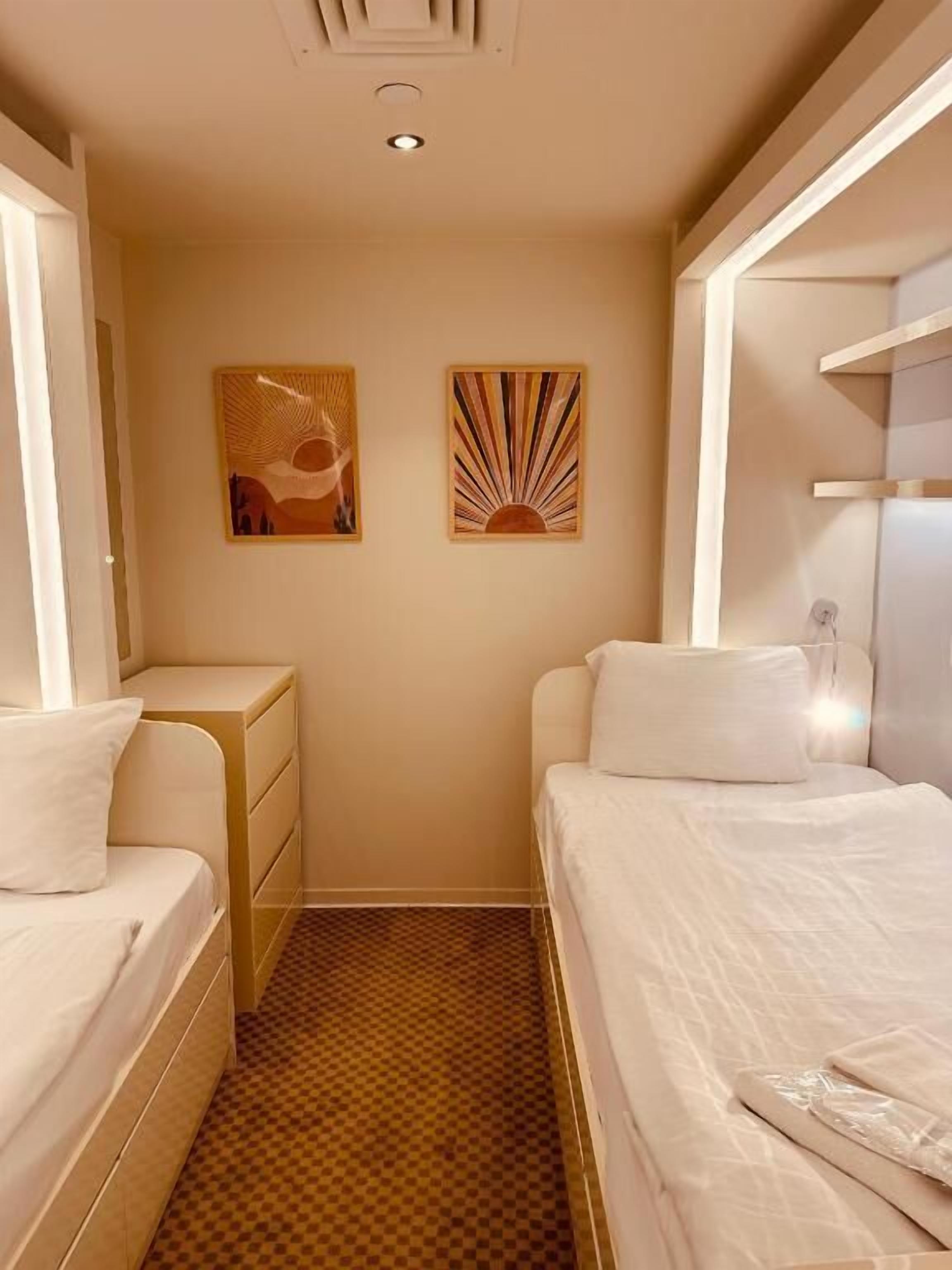 Hochwertige Bettwaren, Zimmersafe, Schreibtisch, schallisolierte Zimmer