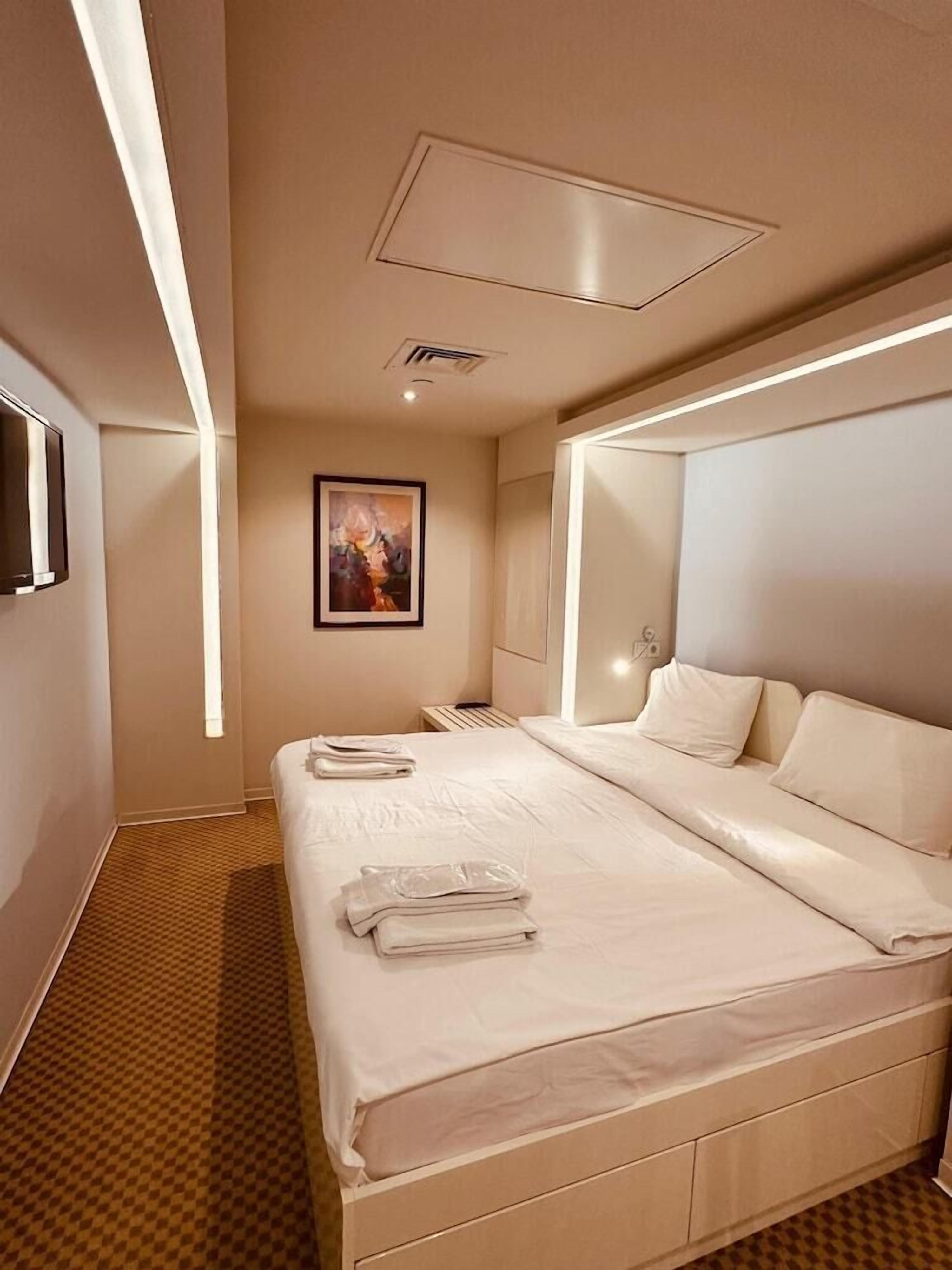 Literie de qualité supérieure, coffres-forts dans les chambres, bureau