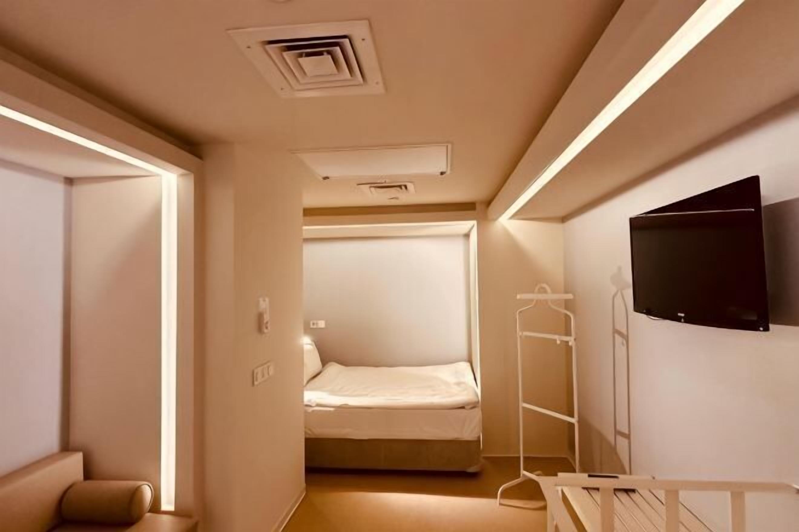 Hochwertige Bettwaren, Zimmersafe, Schreibtisch, schallisolierte Zimmer