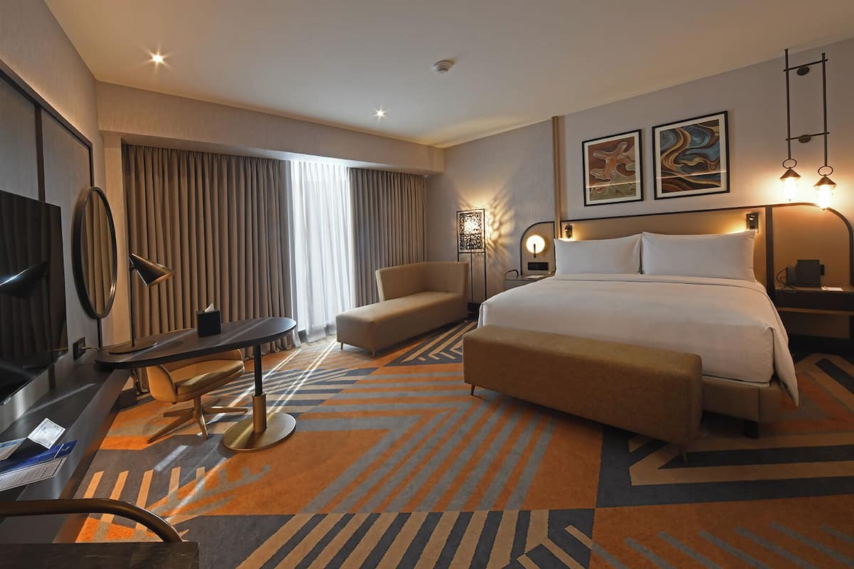 Habitación Premium, 1 cama King size | 2 habitaciones, ropa de cama de alta calidad, edredón y minibar