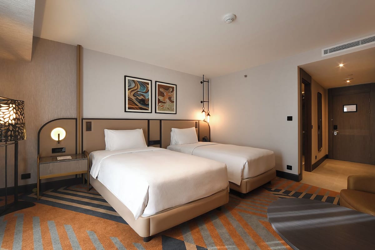 Habitación Premium con 2 camas individuales, 2 camas individuales | 2 habitaciones, ropa de cama de alta calidad, edredón y minibar