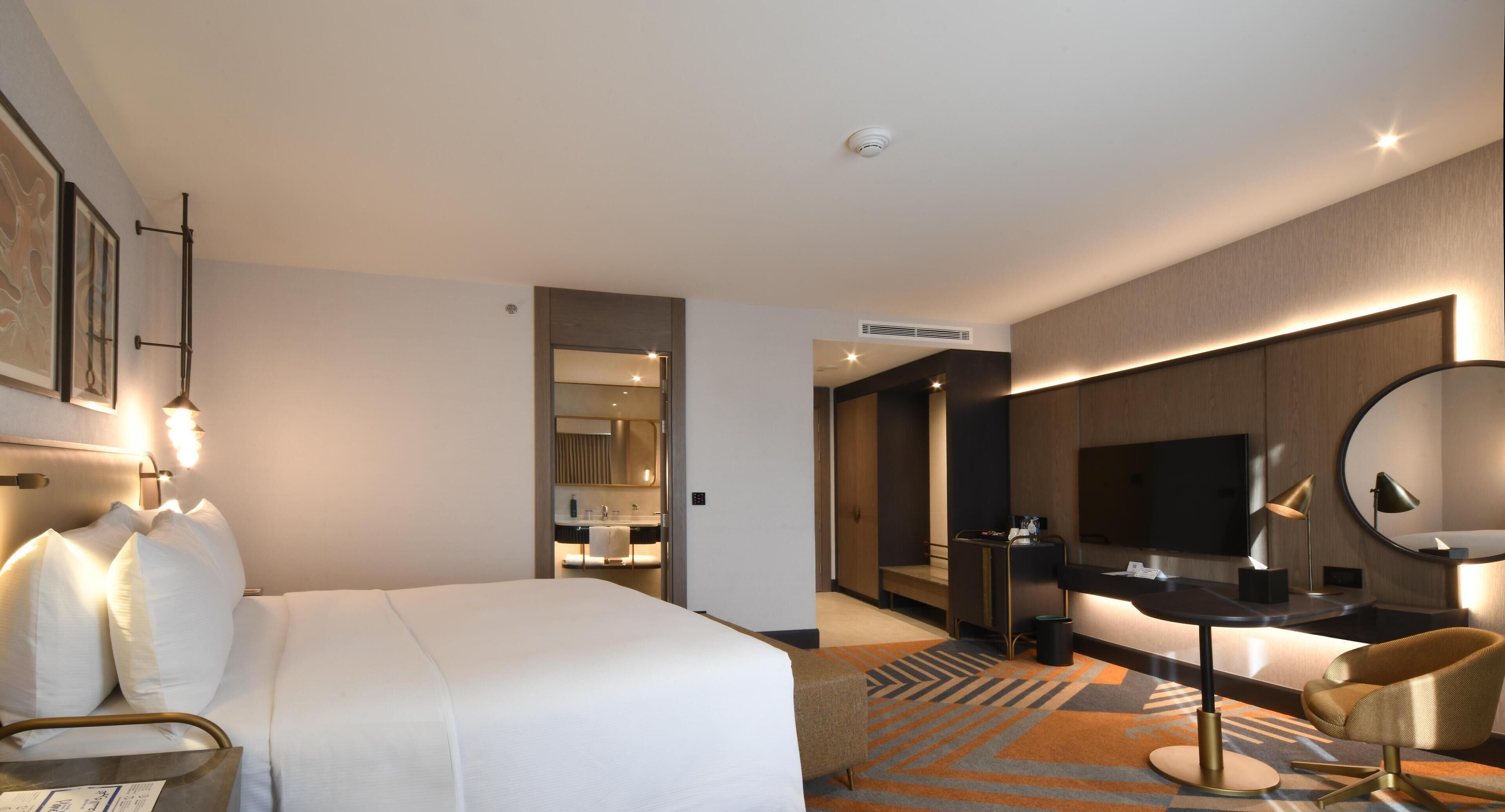 Premium Room, 1 King Bed | 2 bedrooms, premium bedding, down comforters, minibar