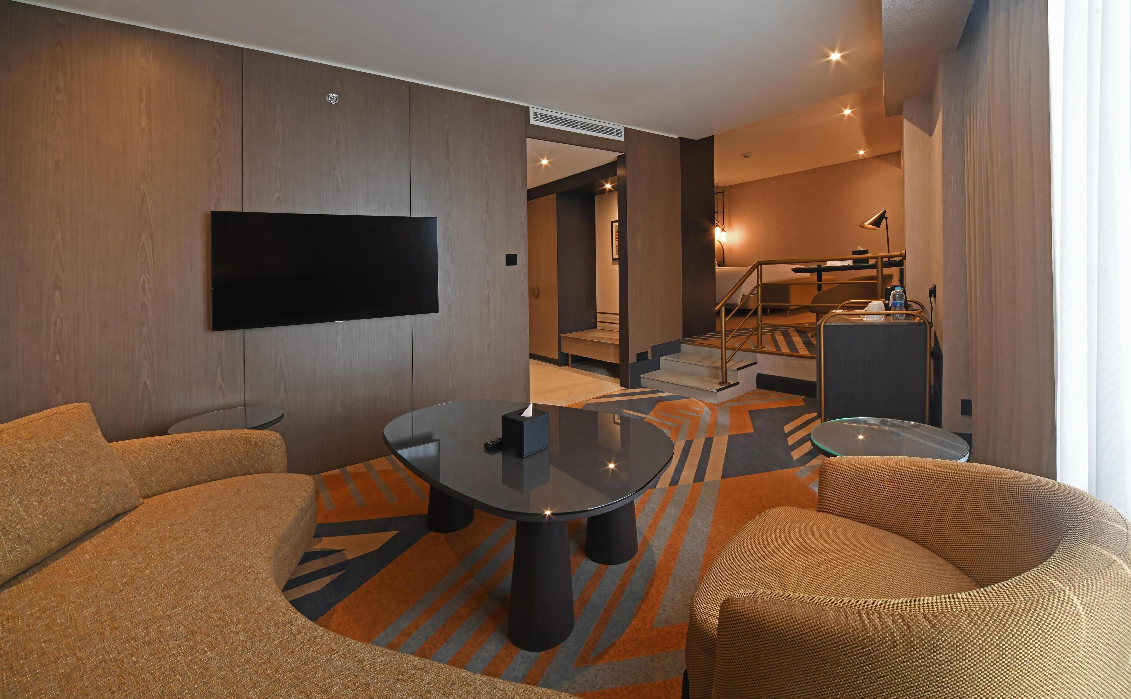 Premium Suite, 1 King Bed | Living area | 55-inch Smart TV with satellite channels, TV, offices