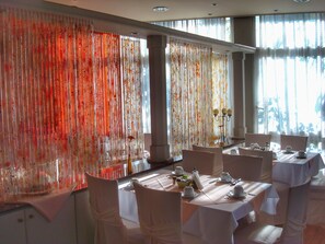 Daily buffet breakfast (EUR 9 per person) - Hotel Park (Agia Paraskevi)