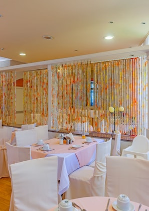 Daily buffet breakfast (EUR 9 per person)