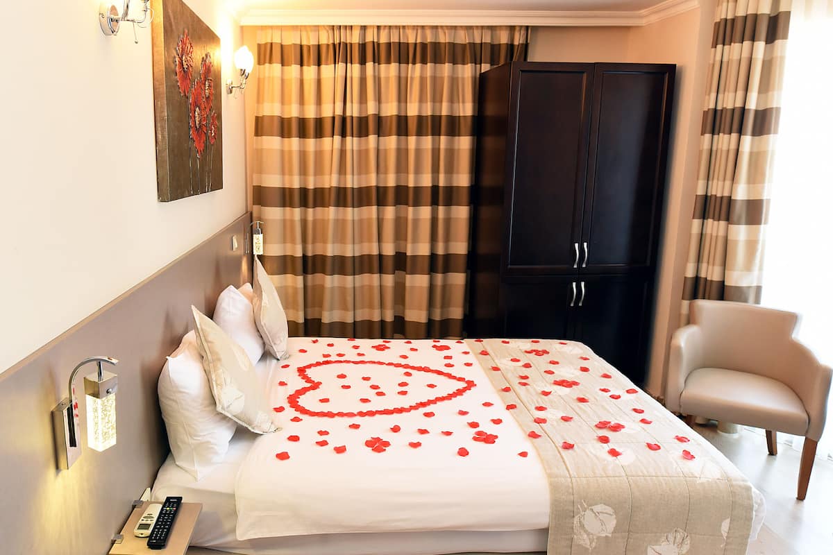Memory foam beds, minibar, laptop workspace, blackout drapes