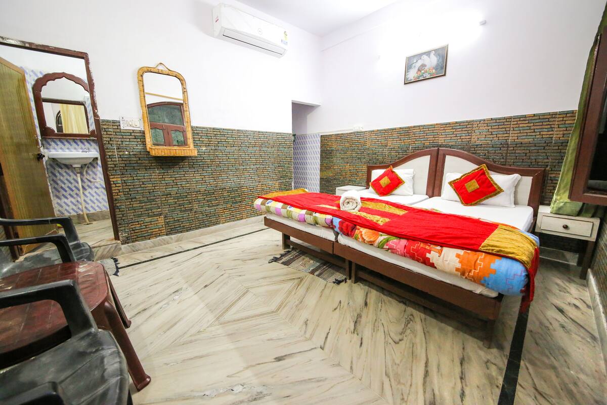 Deluxe Double Room, 1King Bed | In-room safe, free WiFi