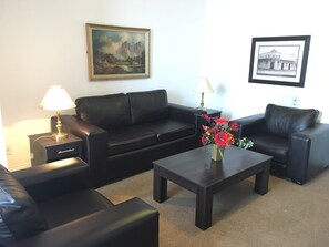 Suite | Living room | TV - Savoy Hotel Kimberley (Kimberley)