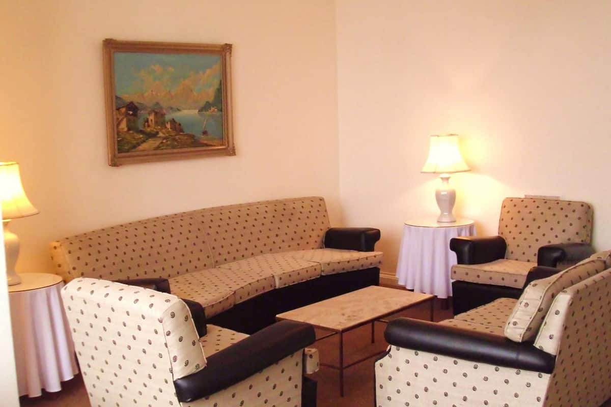 Suite | Living area | TV
