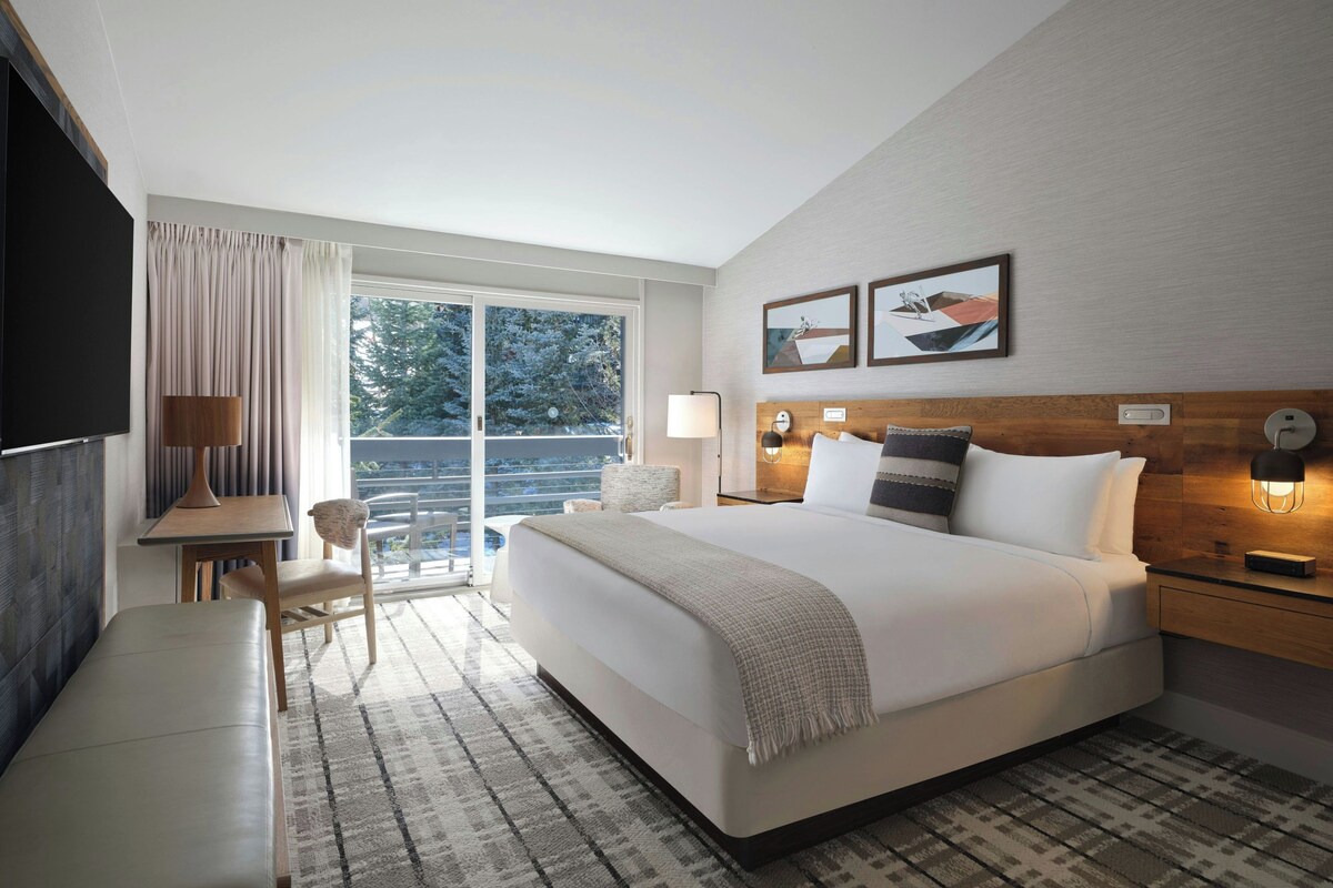 Premium bedding, pillow-top beds, in-room safe, desk