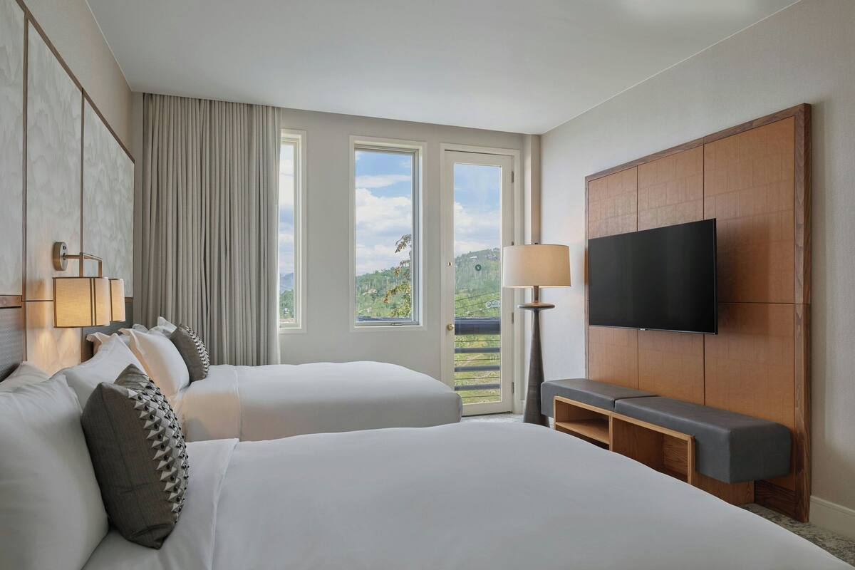 Chambre, 2 grands lits, vue vallée