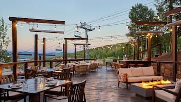 2 restaurantes, se sirven desayunos, comidas, cenas y cocina americana