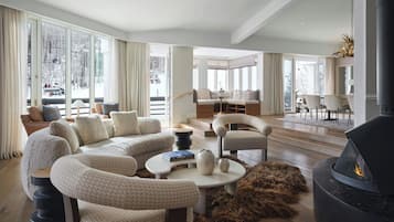 Grand kamer, 2 slaapkamers, uitzicht op bergen | Luxe beddengoed, pillowtop-bedden, een kluis op de kamer, een bureau
