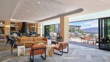 2 bar/lounge