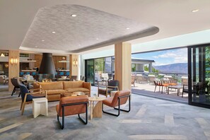 Lobby - Viewline Resort Snowmass, Autograph Collection (Snowmass Village)