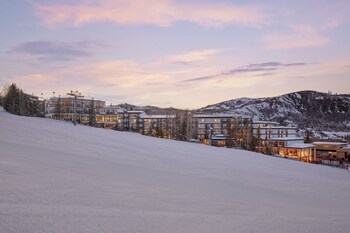 Hotel Exterior at Viewline Resort Snowmass, Autograph Collection