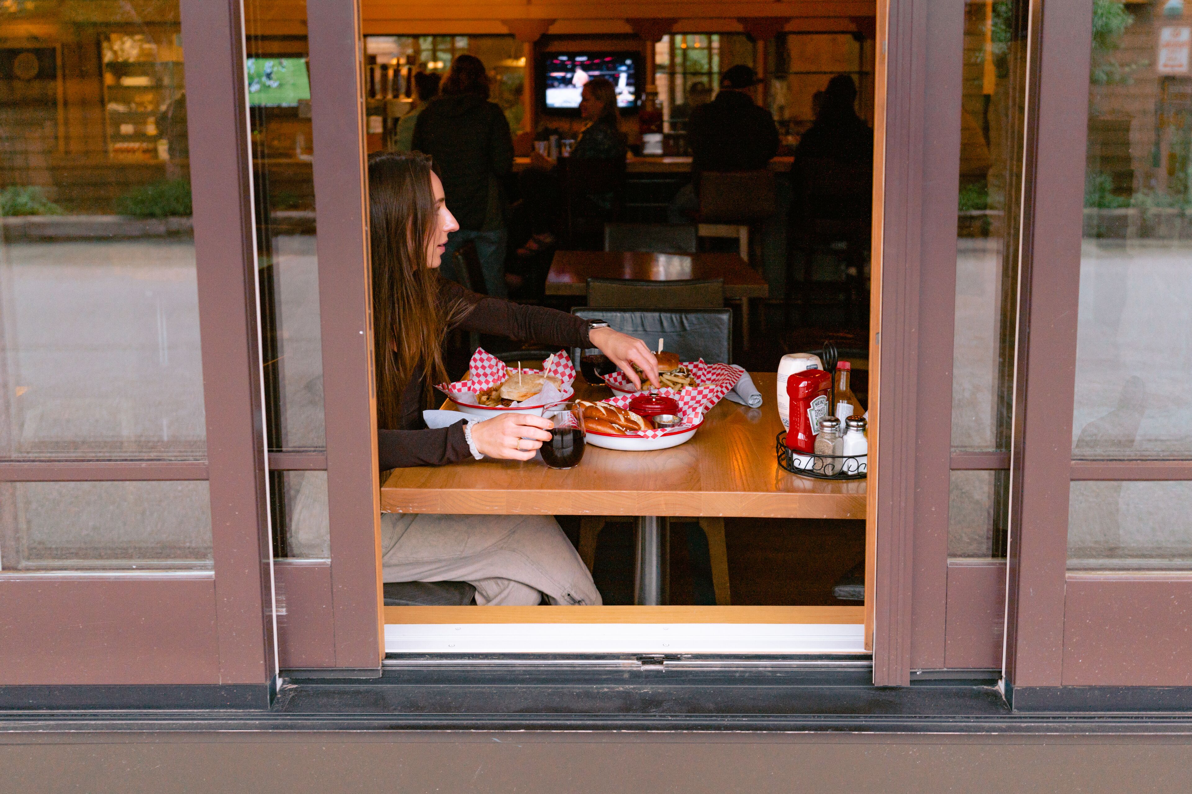 Breakfast, lunch, dinner served; American cuisine 