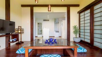 Suite | Área de sala de estar | Televisión LCD