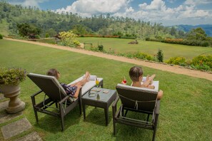 Terrace/patio - Hunas Falls Hotel (Ukuwela)